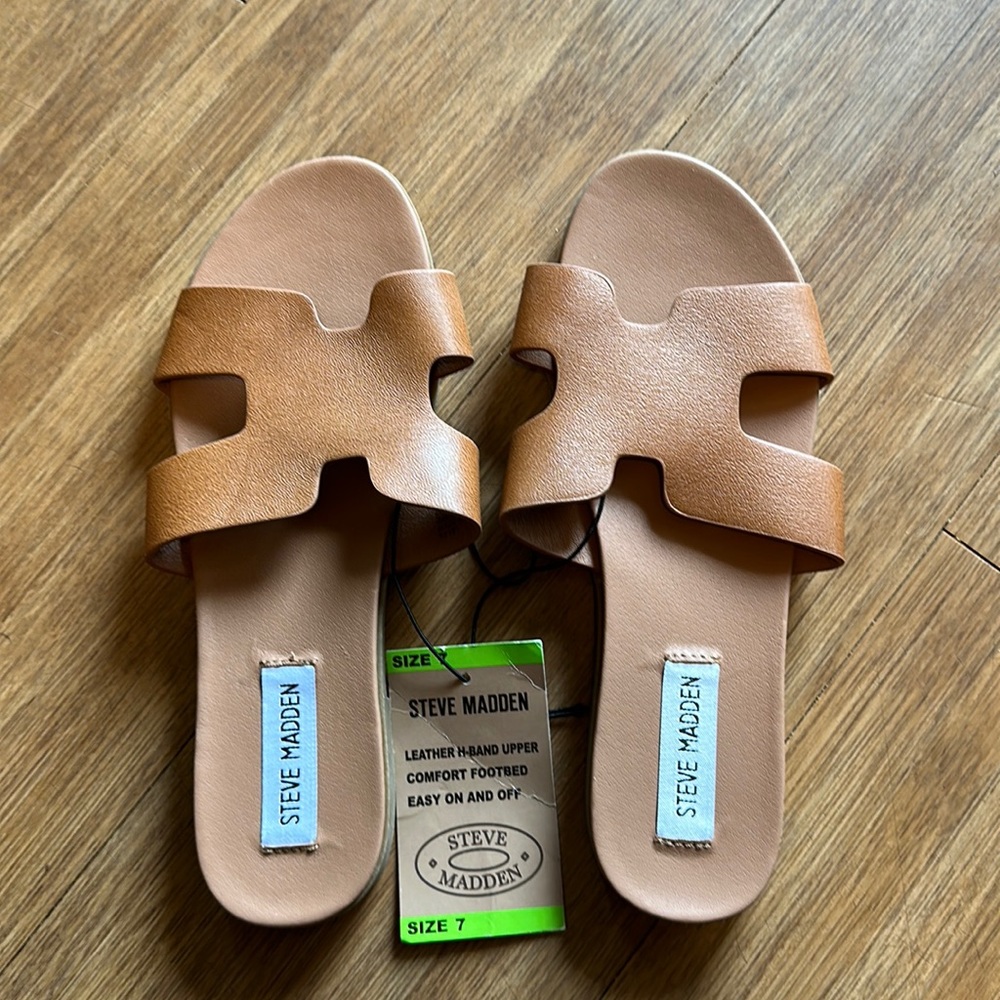 NWT - Women’s Steve Madden sandals